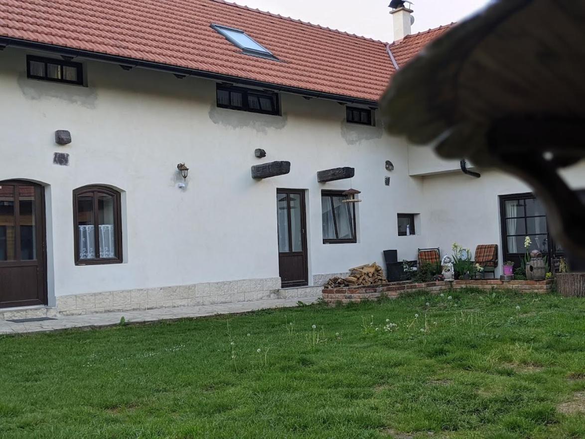 Chalupa U Rybnika Strehom Dolní Bousov Exterior foto