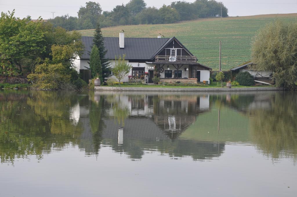 Chalupa U Rybnika Strehom Dolní Bousov Exterior foto